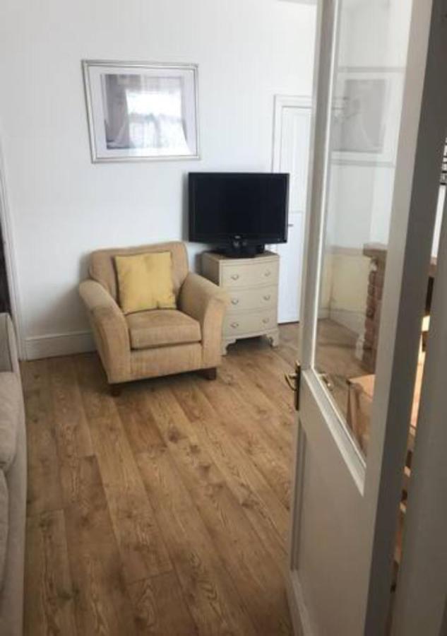 4 Bedroom House For Corporate Stays In Kettering Kültér fotó
