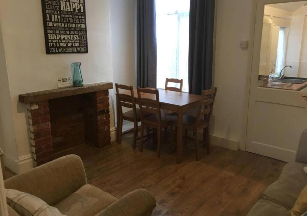 4 Bedroom House For Corporate Stays In Kettering Kültér fotó